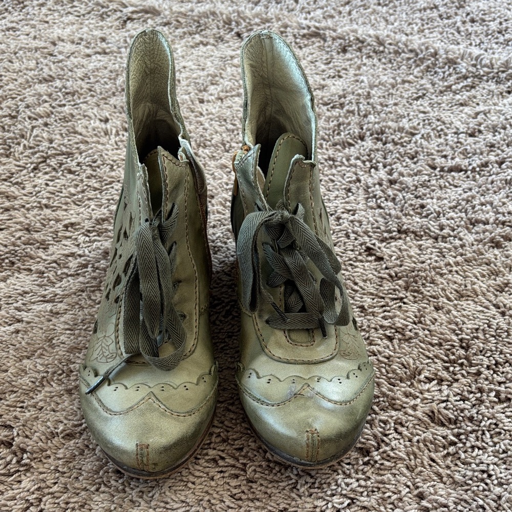 Stylish Olive Lace-Up Boots for Women